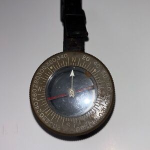 WWII US Army Bakelite Paratrooper Wrist Compass Superior Magneto WW2